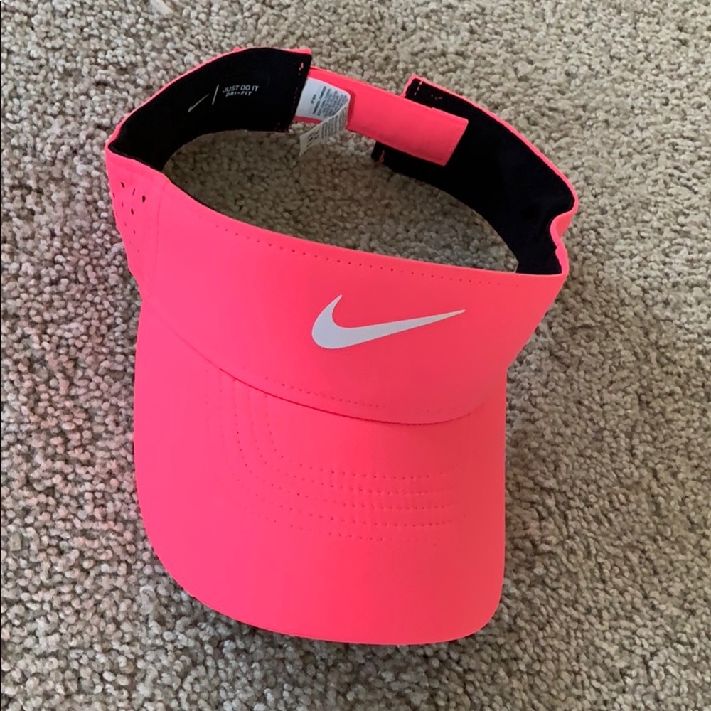 Hot pink Nike visor💕